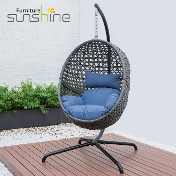 Muebles de exterior Sunshine, silla colgante de jardín de ratán de mimbre con cojín y cubierta para entrar o salir