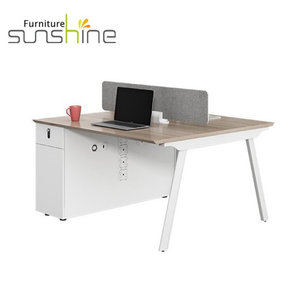 Escritorio de oficina para personal de pie en forma de L, asiento libre, combinación de madera, tabiques de oficina en casa, escritorio de mesa
