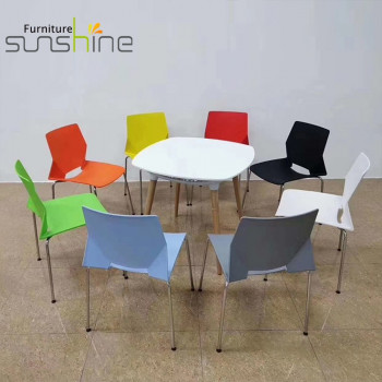 Silla de apilamiento plástica sin brazos moderna de la silla del ocio de los muebles de la industria escolar