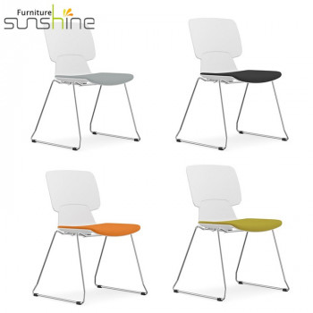 Les tables en plastique de loisirs modernes préside les chaises de conférence de bureau de mobilier de bureau commercial normal
