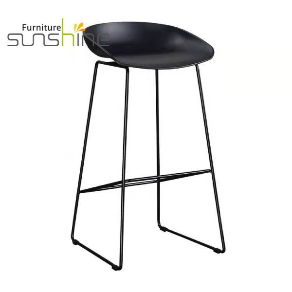 High Quality Plastic Seat Black Metal Bar Chairs High Chairs 75cm Height Bar Stools