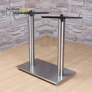 Mesa de jantar com pernas duplas cromadas em metal cruzado Mesa de jantar quadrada em aço inoxidável Mesa de jantar