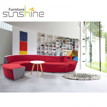 Modernes Schnittsofa S-förmiges, einfaches, kreativ geformtes Sofa für den Empfang, Freizeit, Hotelsofa