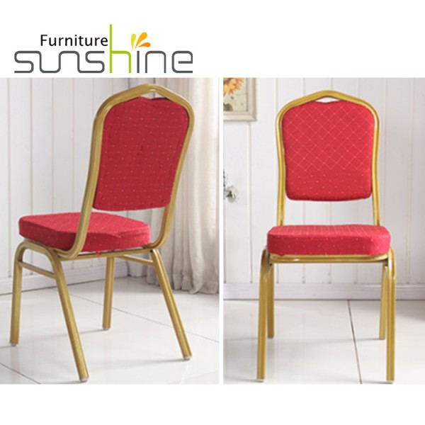 Luxe partij antieke hoge rugleuning hotel banket stoel stapelbare ontwerp rode gewatteerde banket stoel