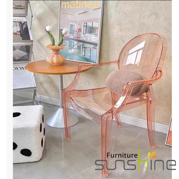 Cadeiras de acrílico para casamento de plástico rosa com design moderno, cadeiras de plástico para exterior com apoio de braço de resina de luxo