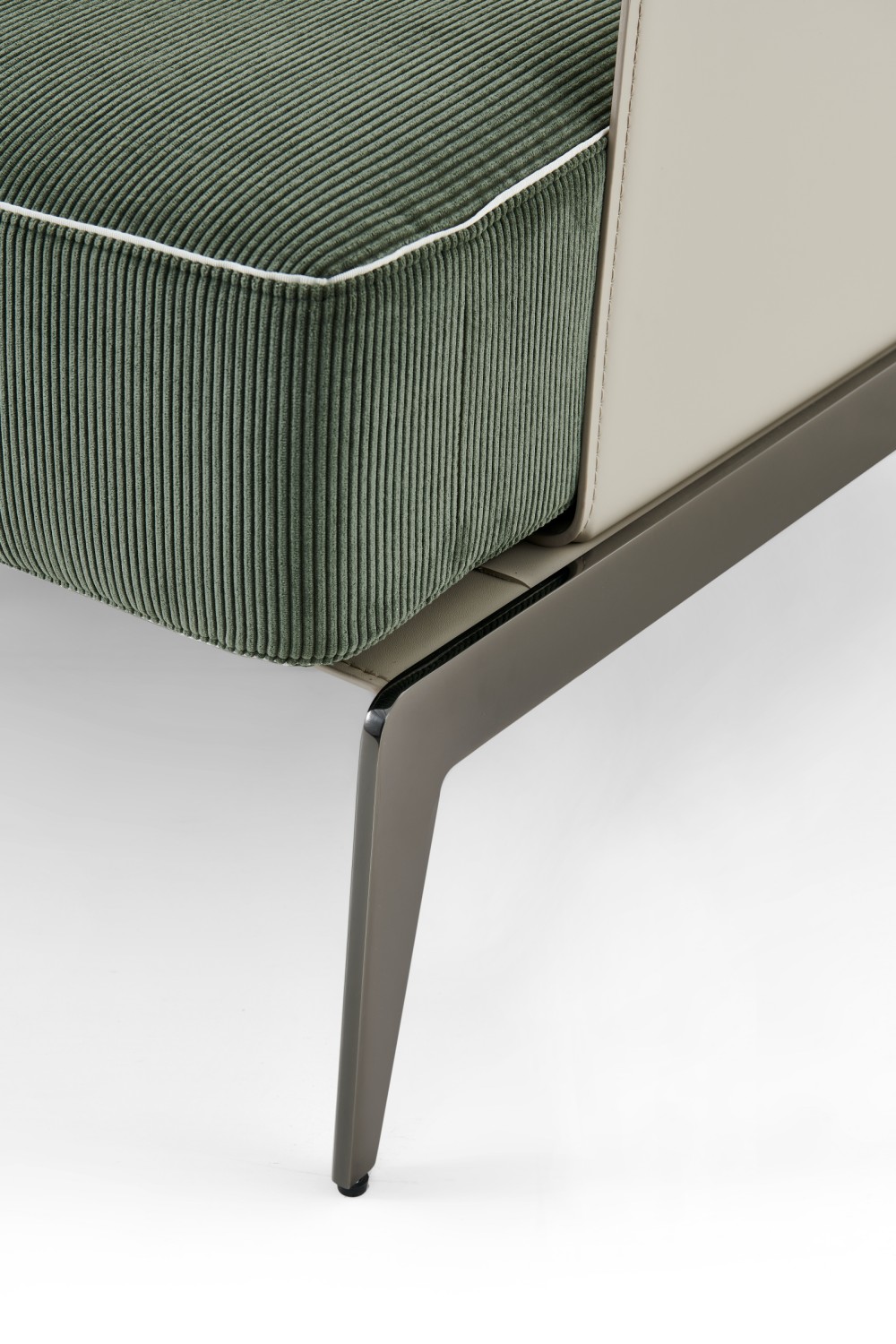 LV160 Armchair