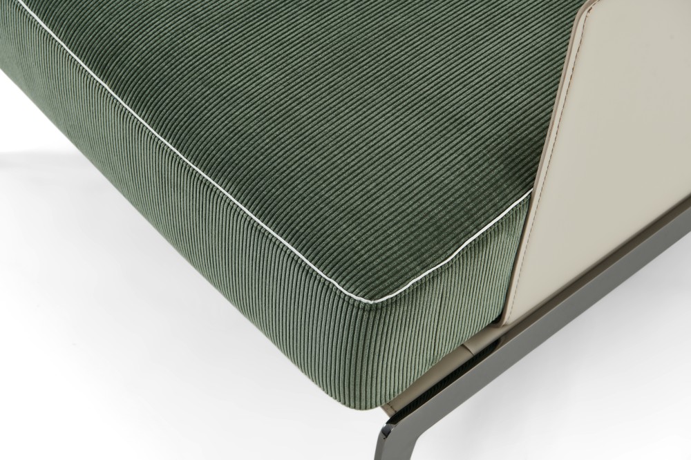 LV160 Armchair