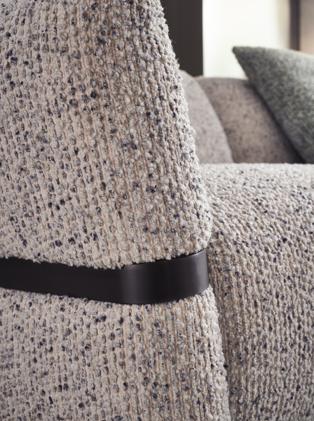 LL129 Sofa