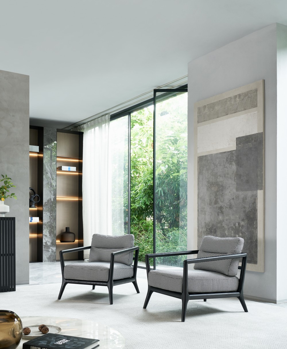 LV81 Armchair