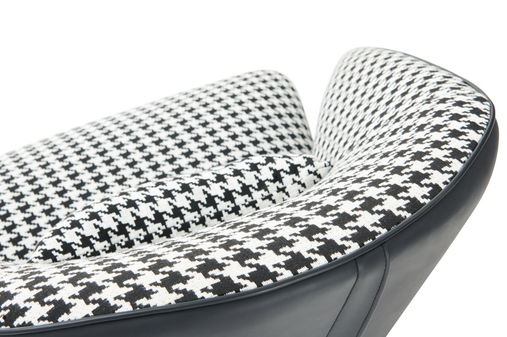LV108 Armchair