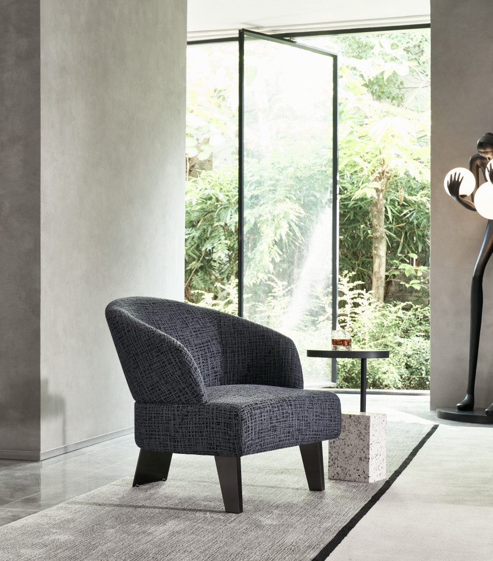 LV135 Armchair