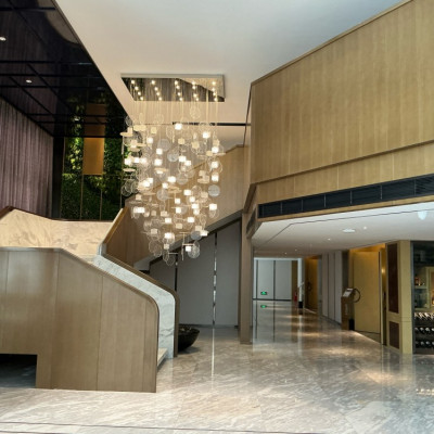 Anpassung fester Hotelmöbel
