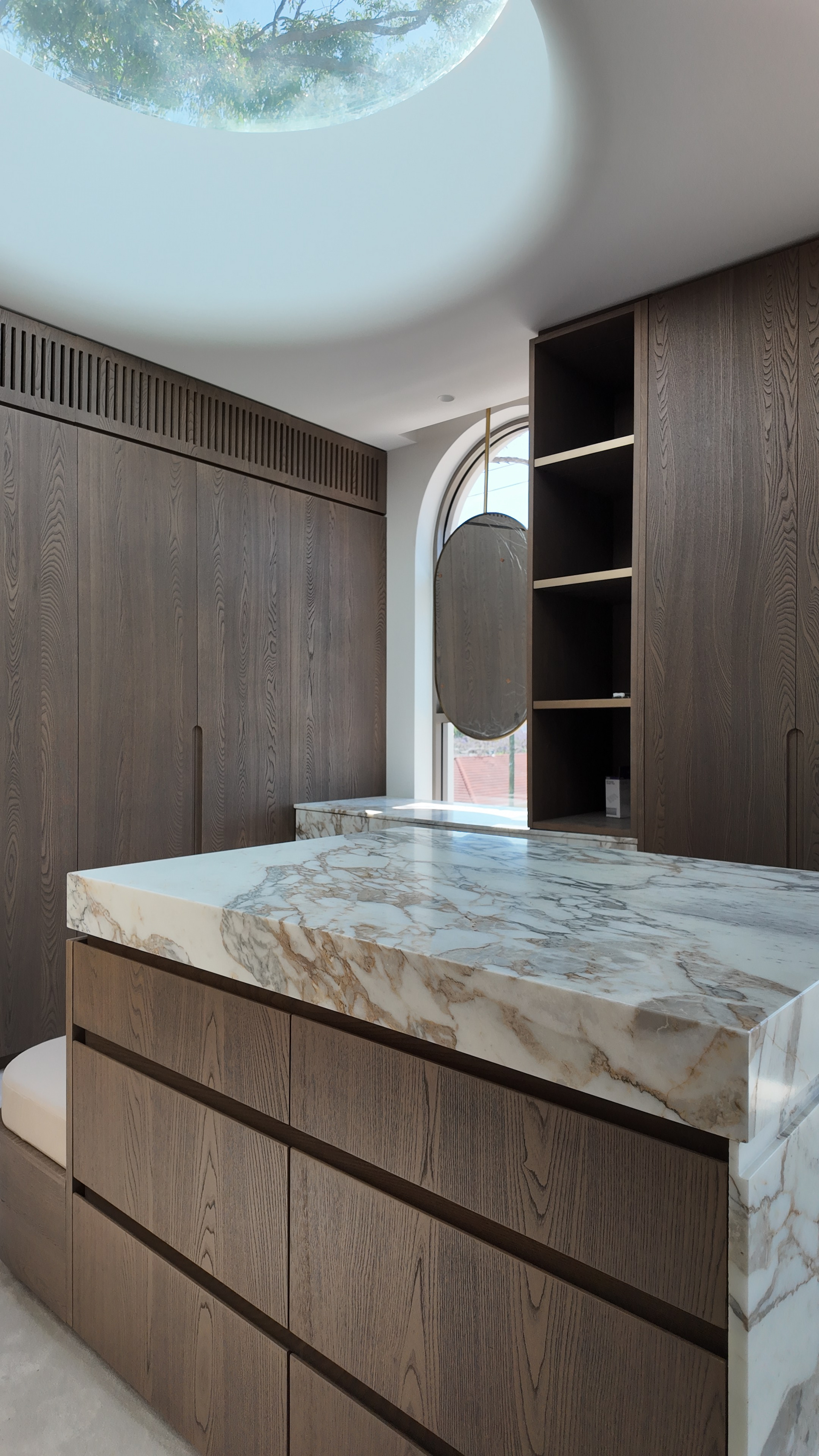 In This Sydney Home Oak and Marble Learn to Speak the Same Language DCR Joinery Full-House Custom In This Sydney Home Oak and Marble Learn to Speak the Same Language DCR Joinery Full-House Custom