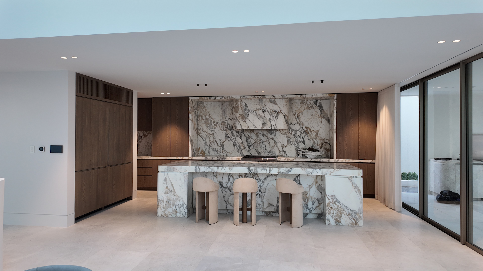 In This Sydney Home Oak and Marble Learn to Speak the Same Language DCR Joinery Full-House Custom In This Sydney Home Oak and Marble Learn to Speak the Same Language DCR Joinery Full-House Custom